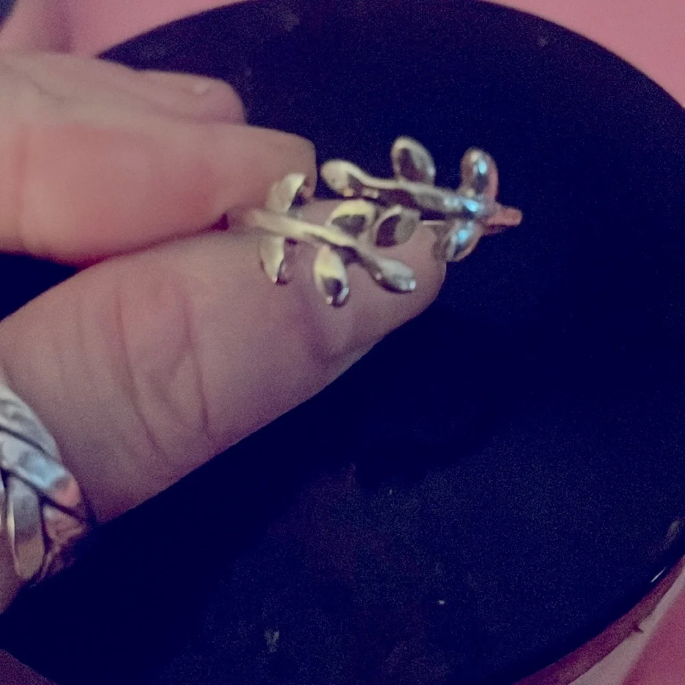 Sterling silver leaf ring - Picture 1 of 2